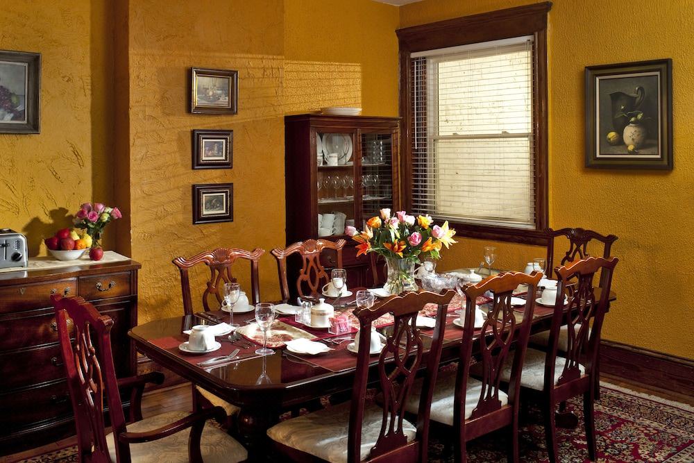 Photo of Livingroom in Adams Morgan