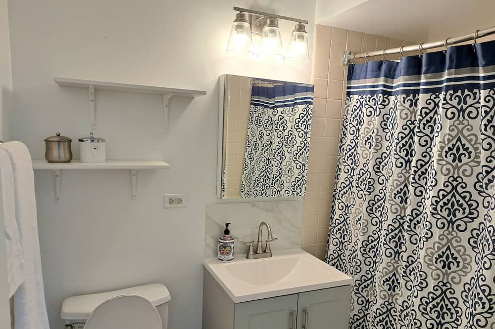 Photo of Bathroom in Roselle