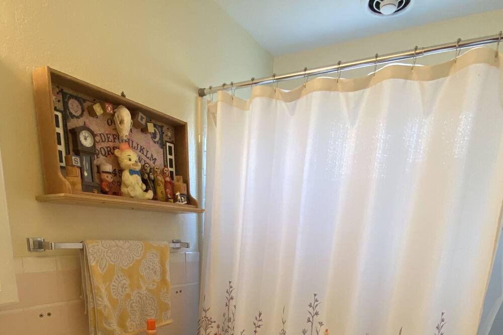 Photo of Bathroom in College Hill