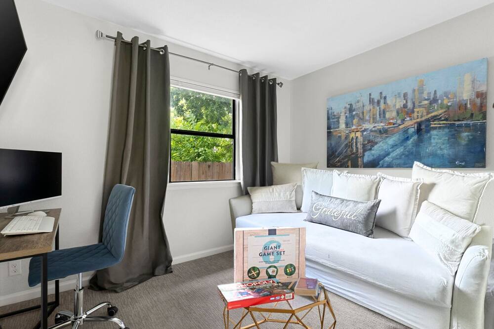Photo of Livingroom in St. Johns