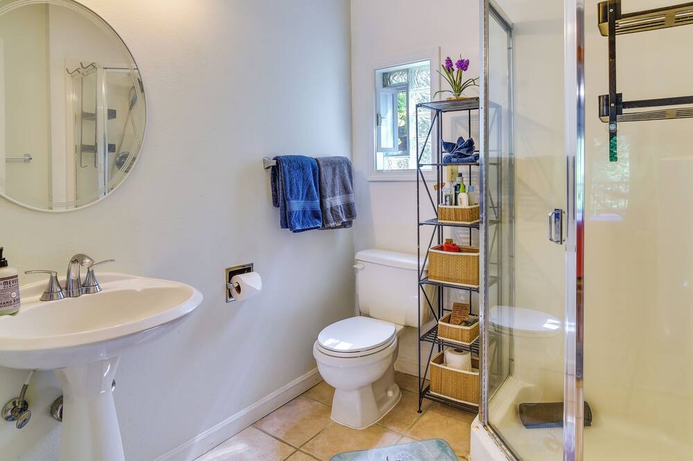 Photo of Bathroom in Sunnyside