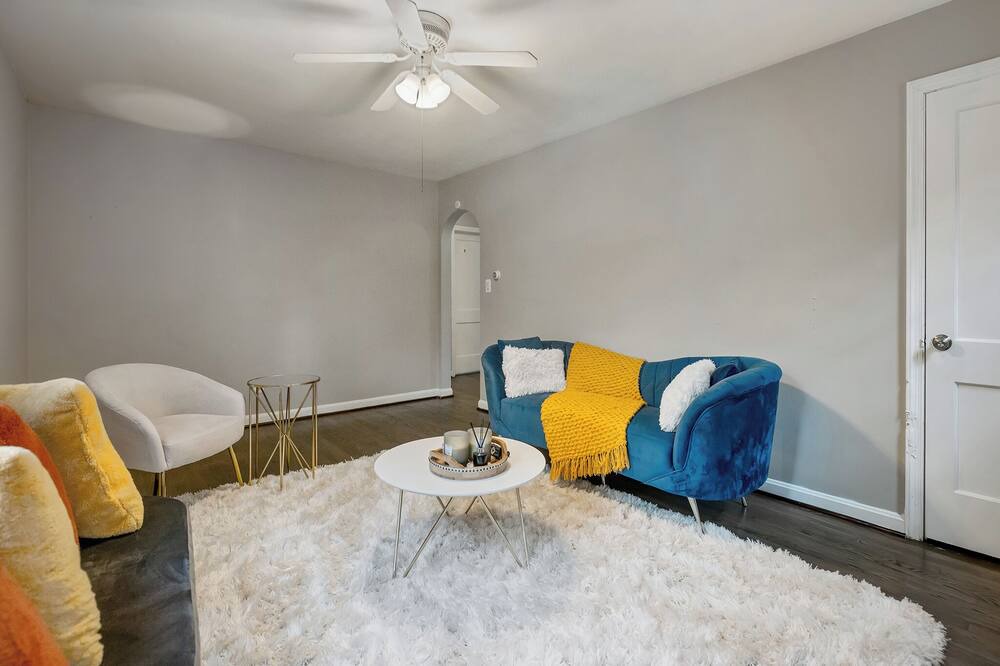 Photo of Livingroom in Takoma Park