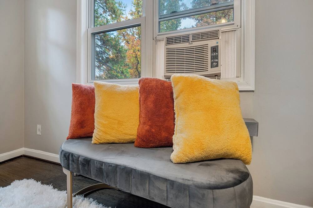 Photo of Livingroom in Takoma Park