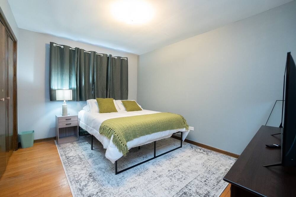 Photo of Bedroom in Palos Hills