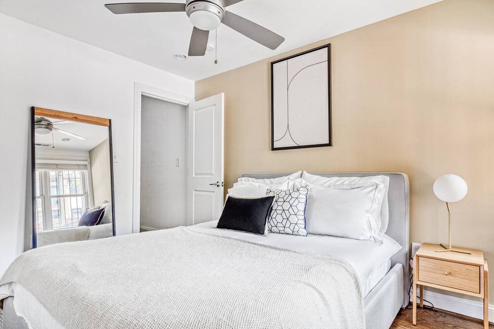 Photo of Bedroom in Dupont Circle