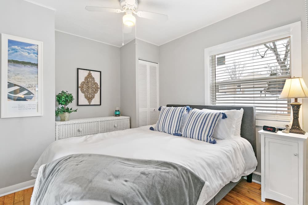 Photo of Bedroom in Oakwood Hills