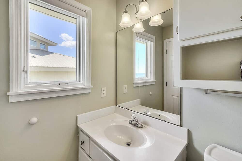Photo of Bathroom in Gulf Trace