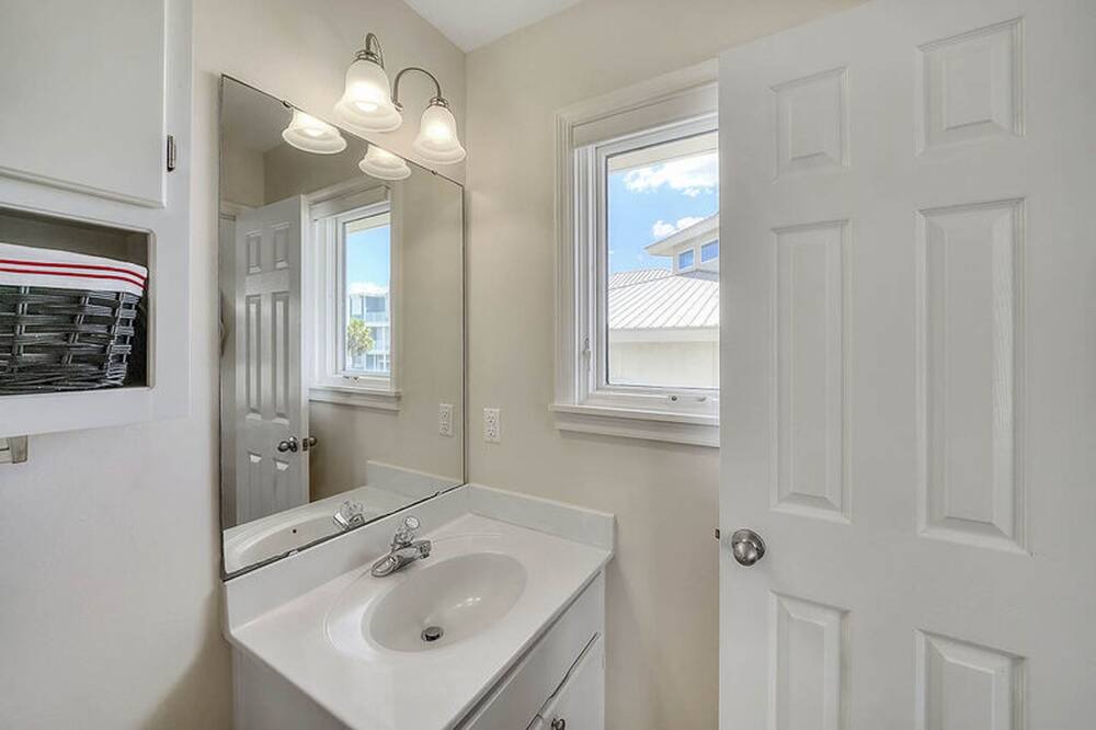 Photo of Bathroom in Gulf Trace