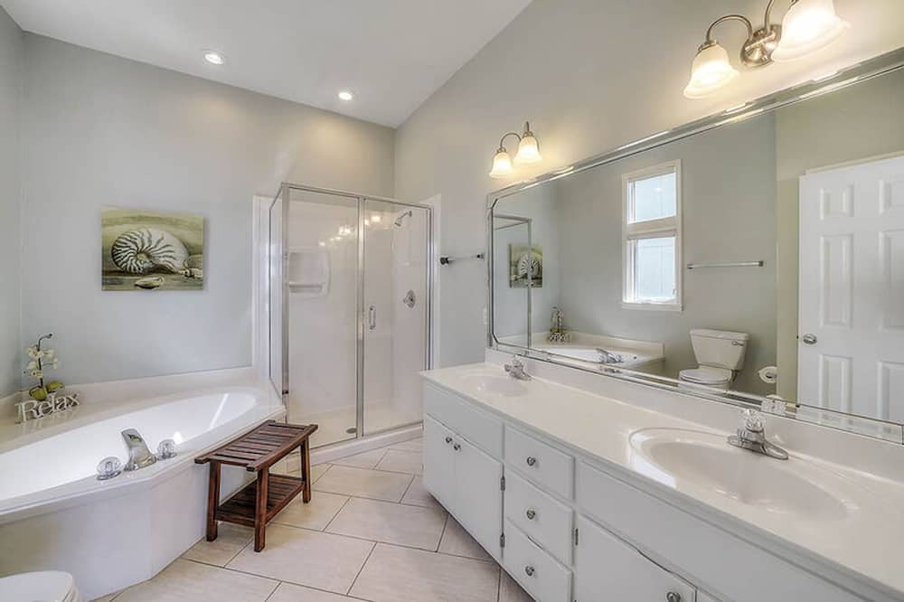 Photo of Bathroom in Gulf Trace