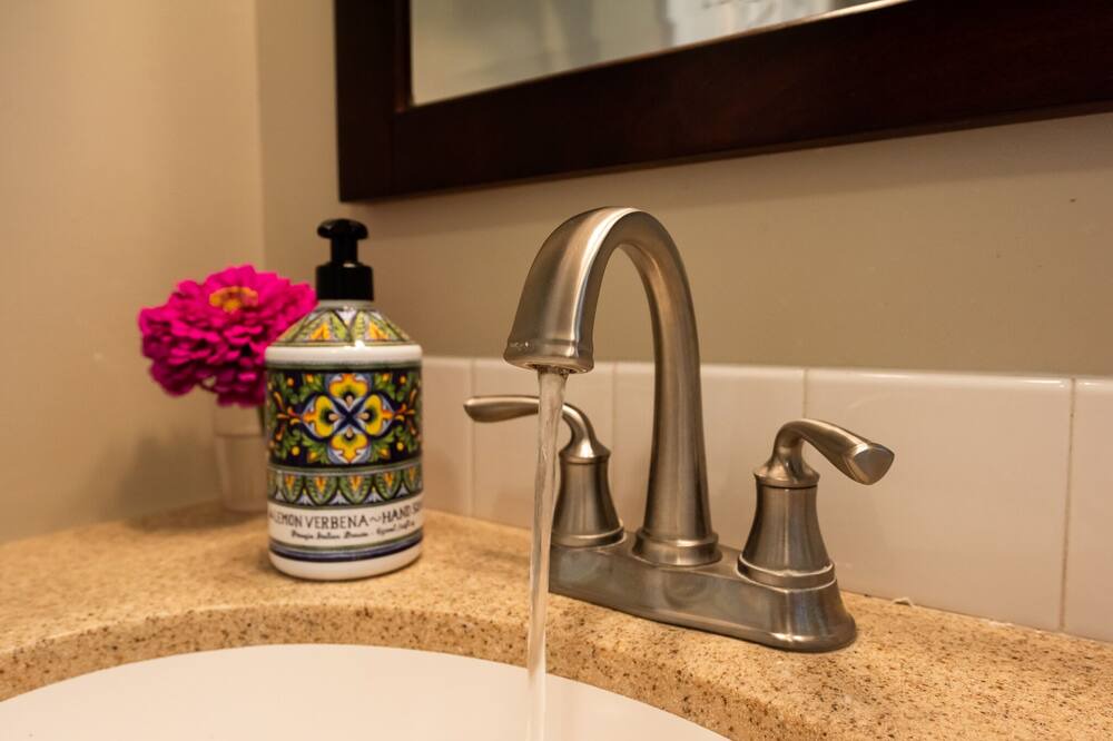Photo of Bathroom in Gregory
