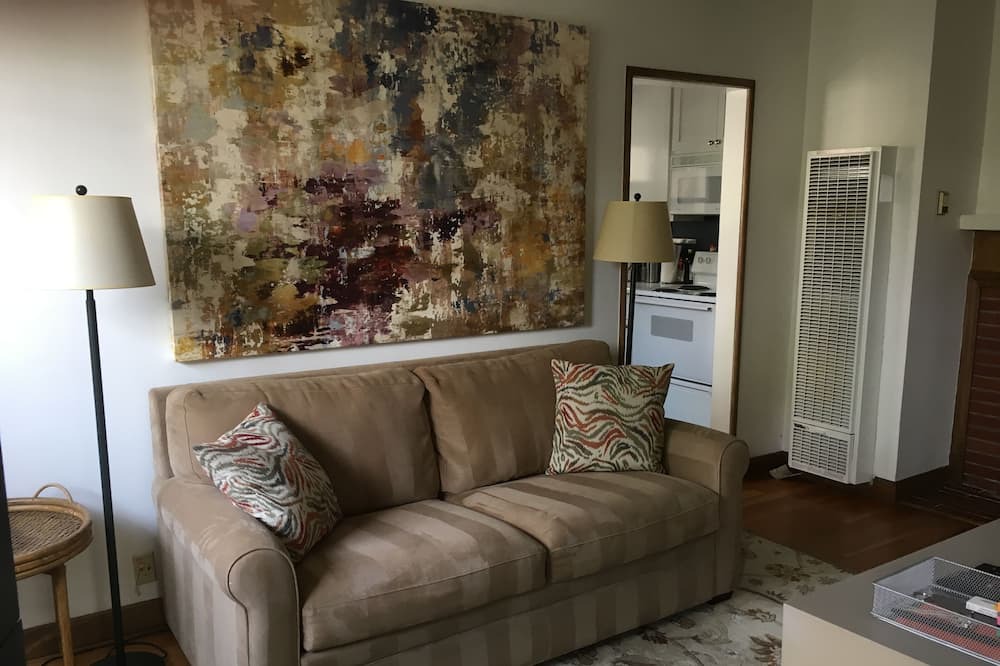 Photo of Bedroom in Elmwood