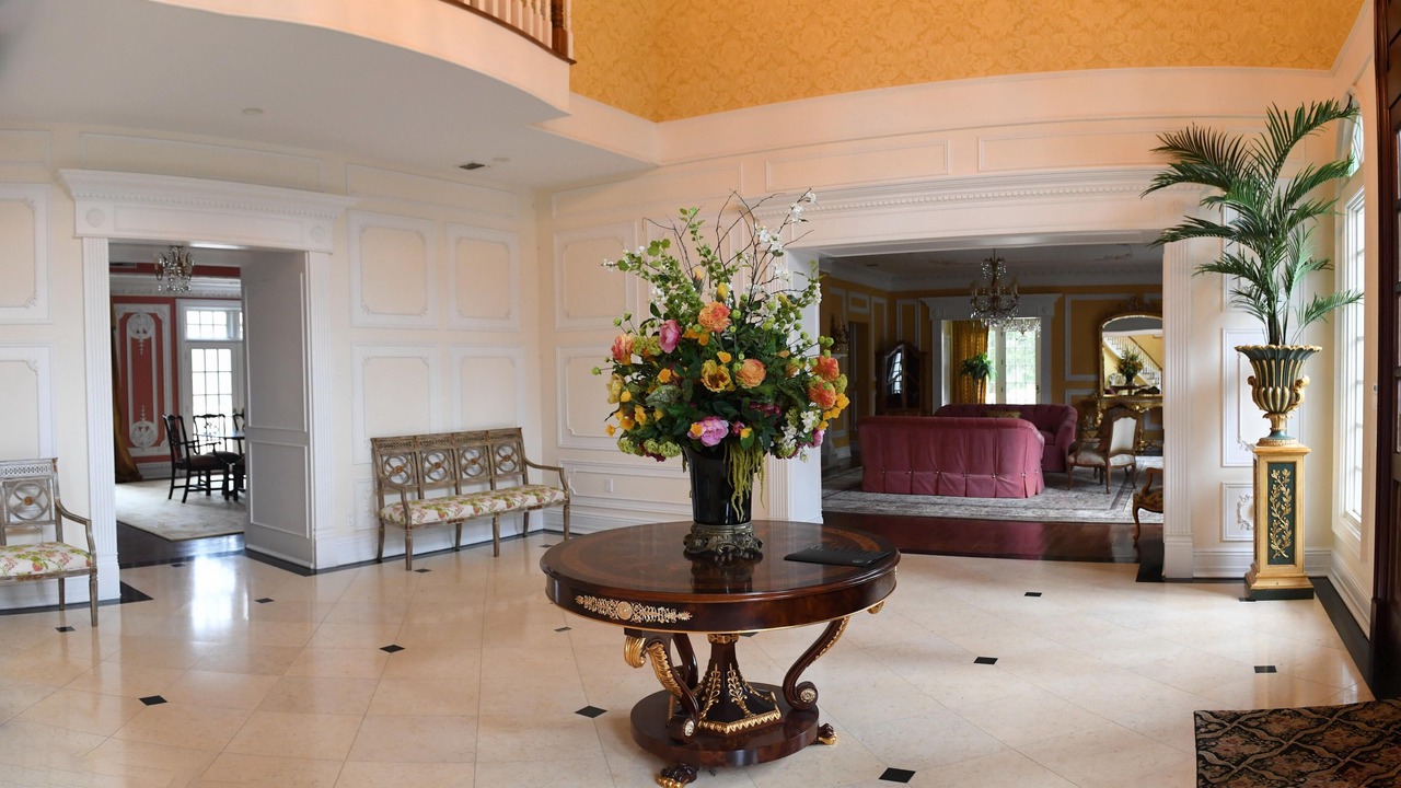 Photo of Livingroom in Matinecock