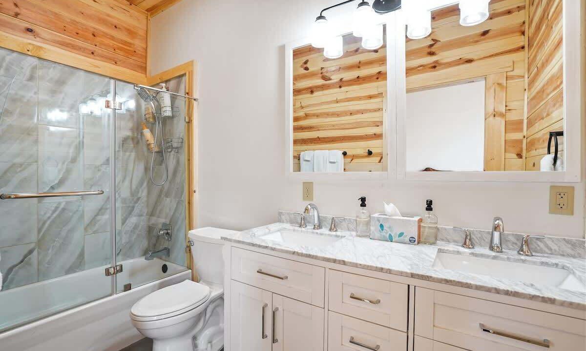 Photo of Bathroom in McArthur