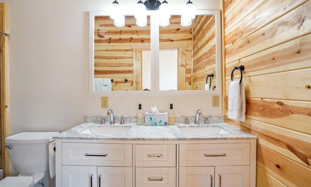 Photo of Bathroom in McArthur