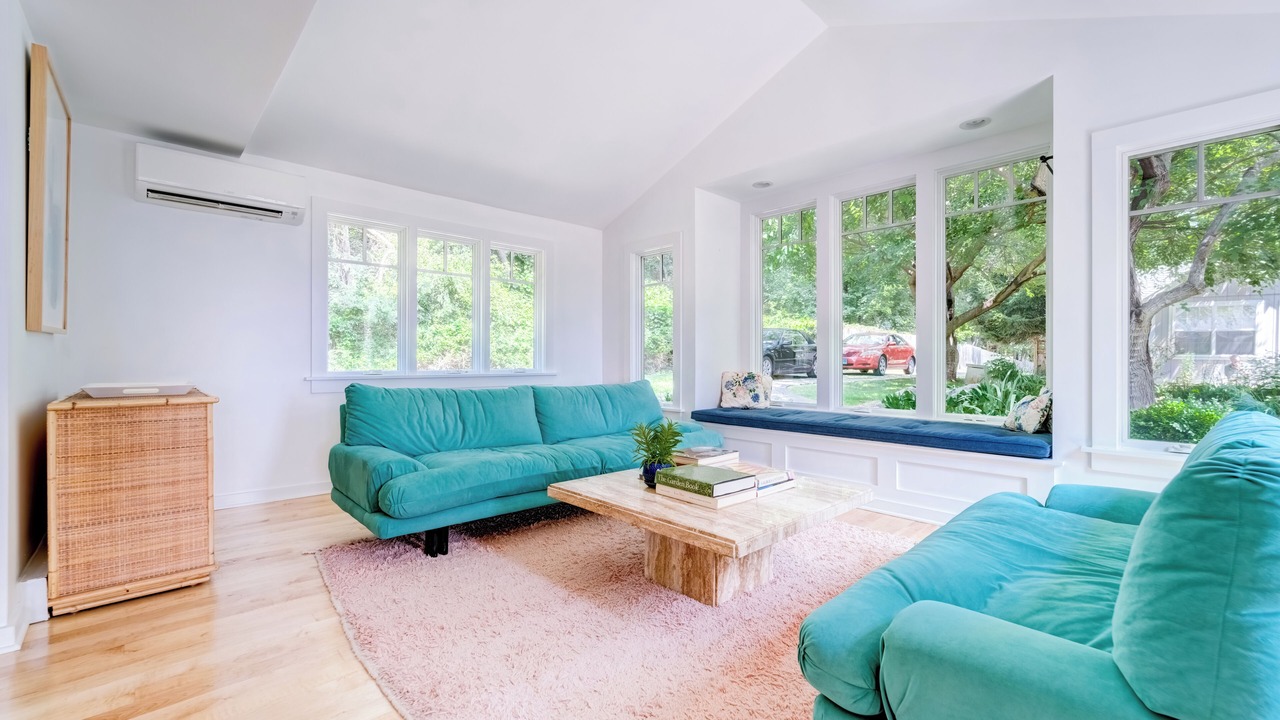 Photo of Livingroom in Guilford