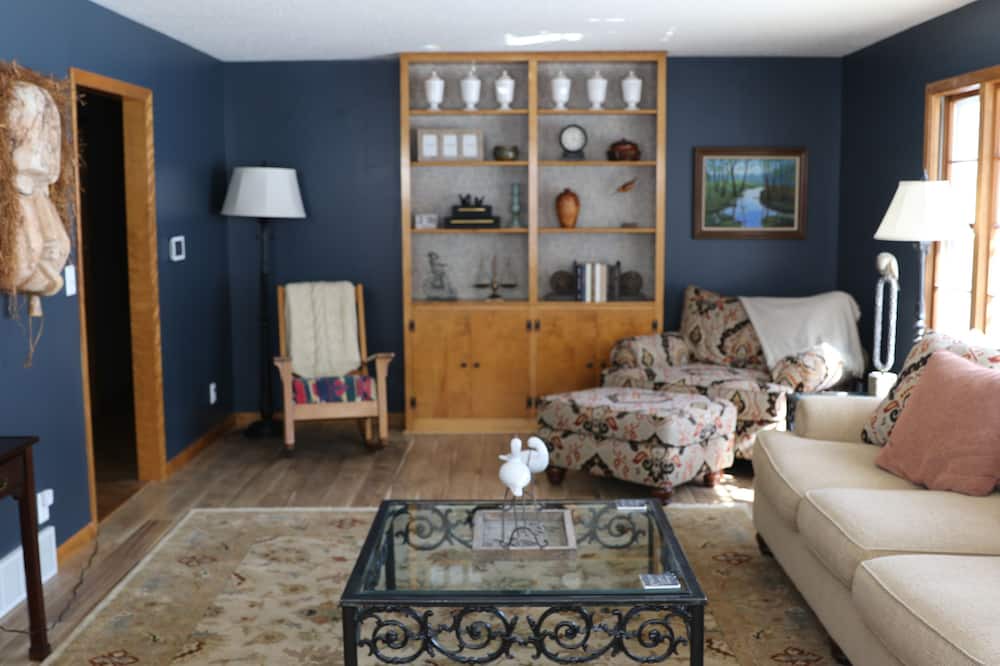 Photo of Livingroom in Lanesboro