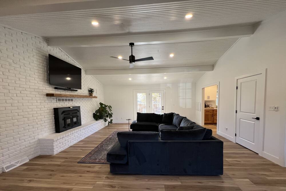 Photo of Livingroom in Pittsburg