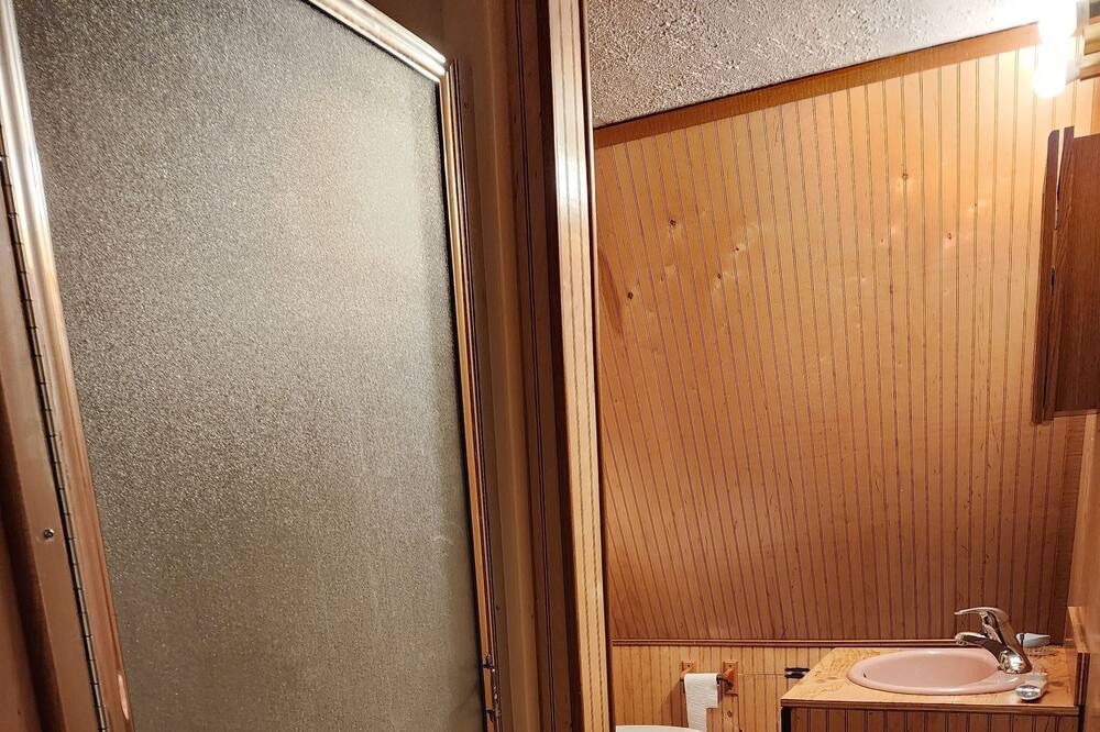 Photo of Bathroom in McKenzie Bridge
