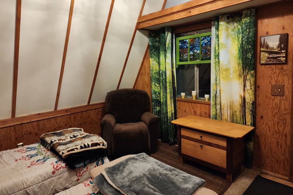 Photo of Bedroom in McKenzie Bridge