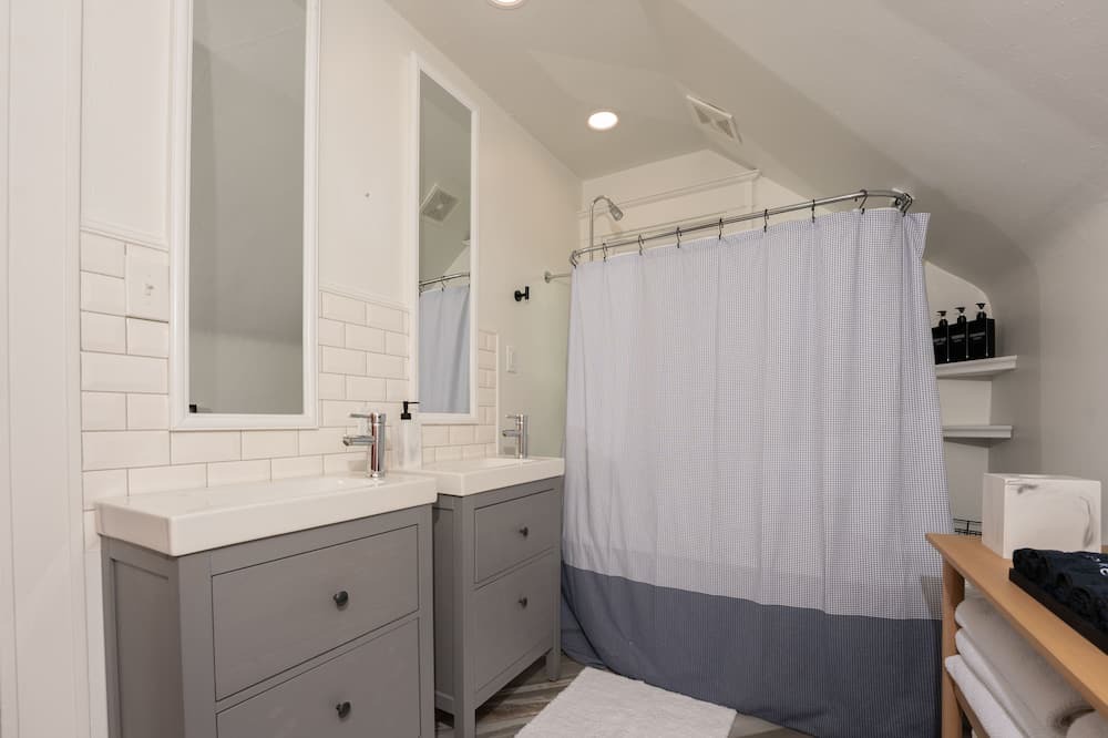 Photo of Bathroom in Forest City