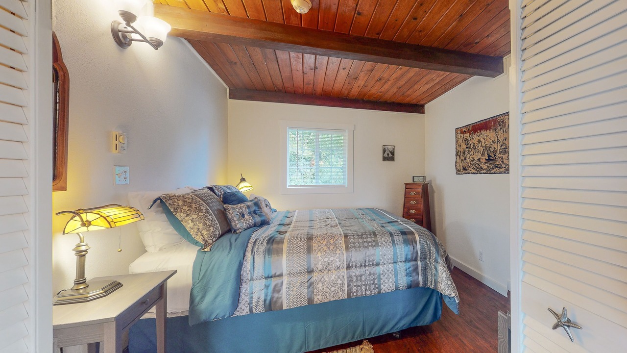 Photo of Bedroom in Winchester Bay