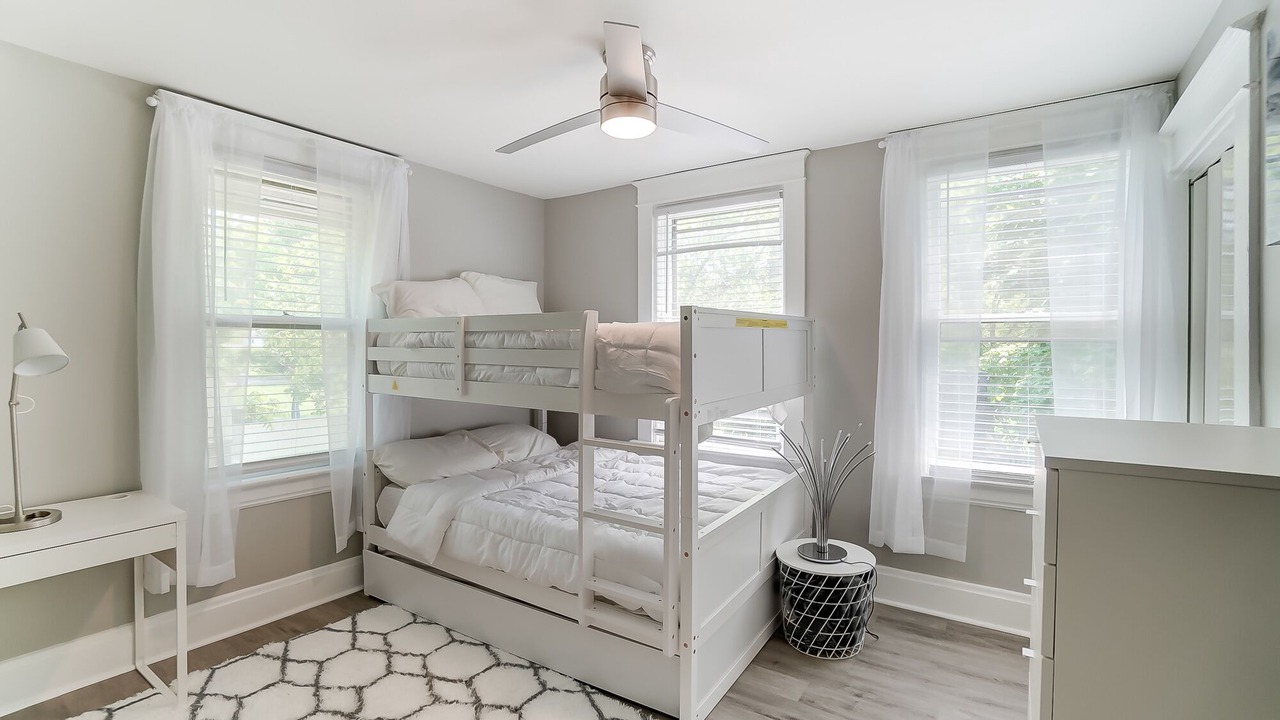 Photo of Bedroom in Roselawn Finance