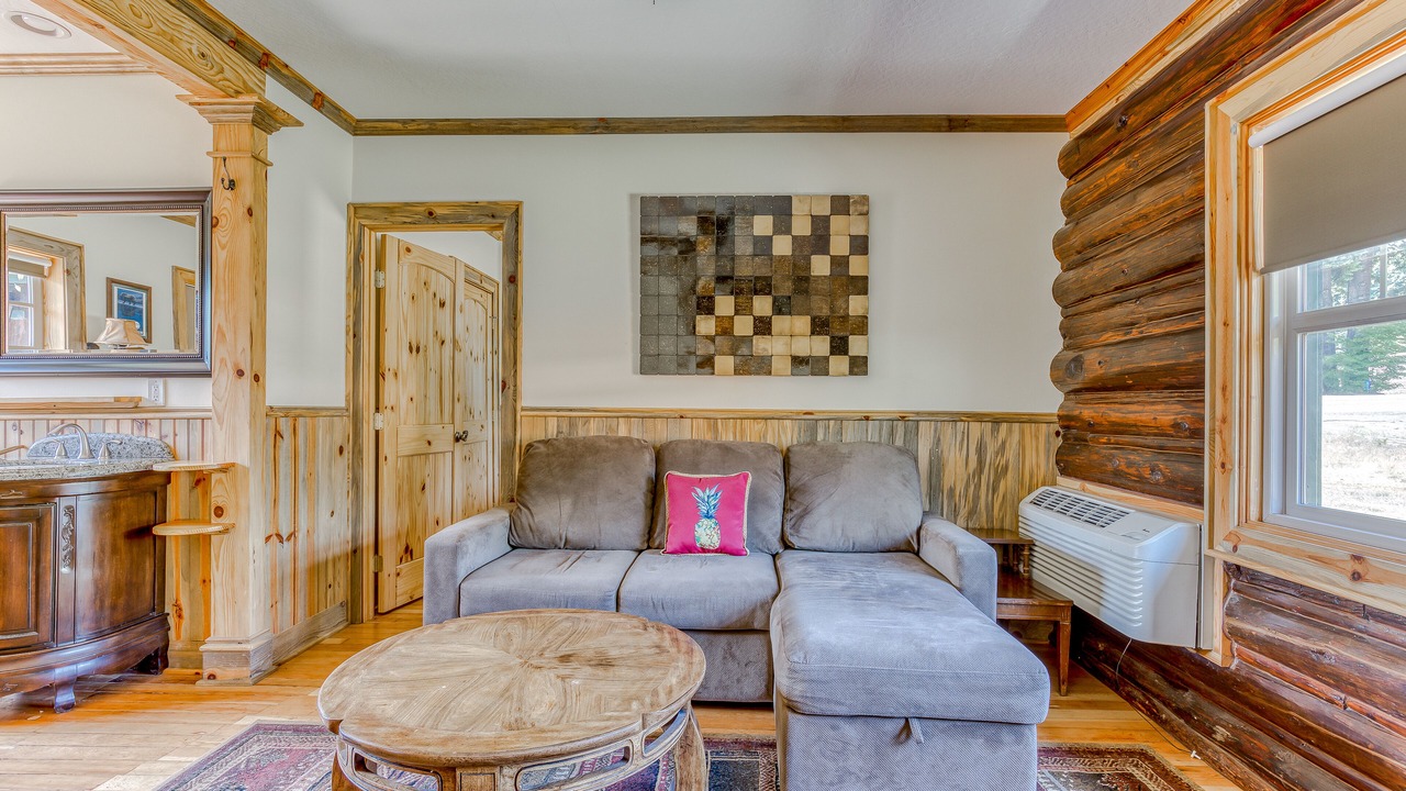 Photo of Livingroom in White Salmon