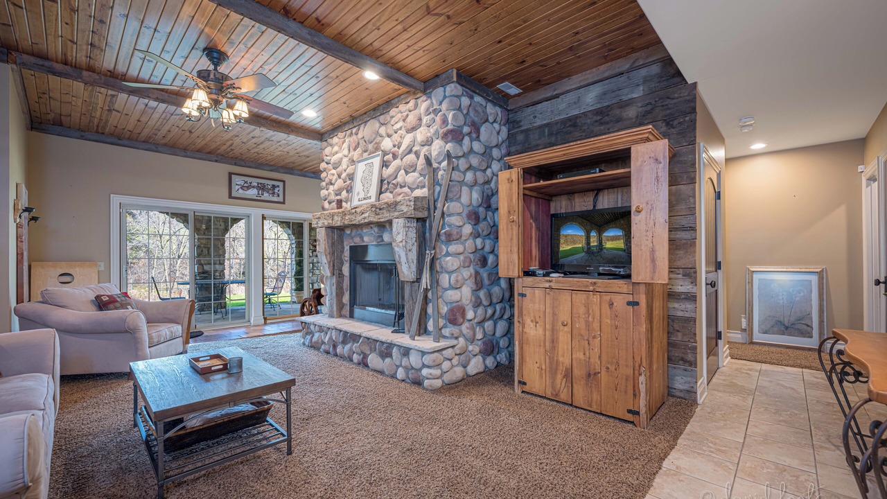Photo of Livingroom in The Galena Territory