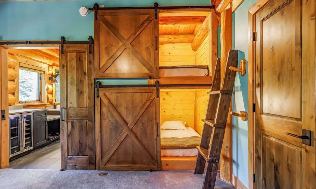 Photo of Bedroom in Snoqualmie Pass