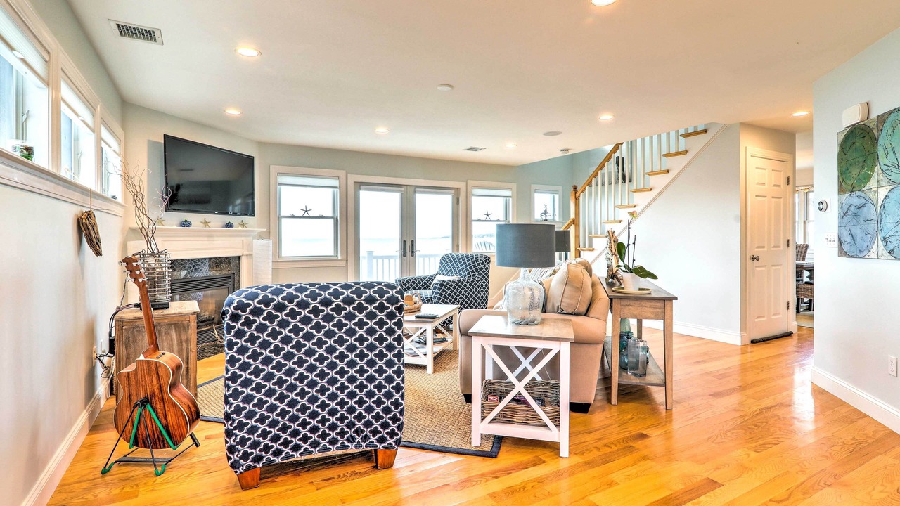 Photo of Livingroom in Mattapoisett Center
