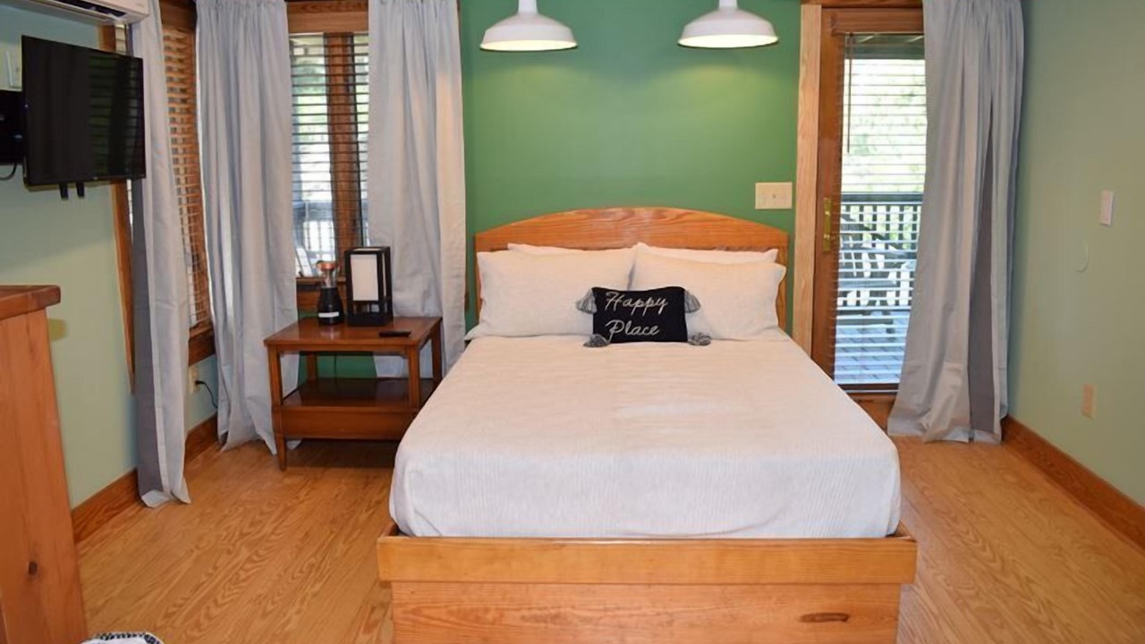 Photo of Bedroom in Piney Island