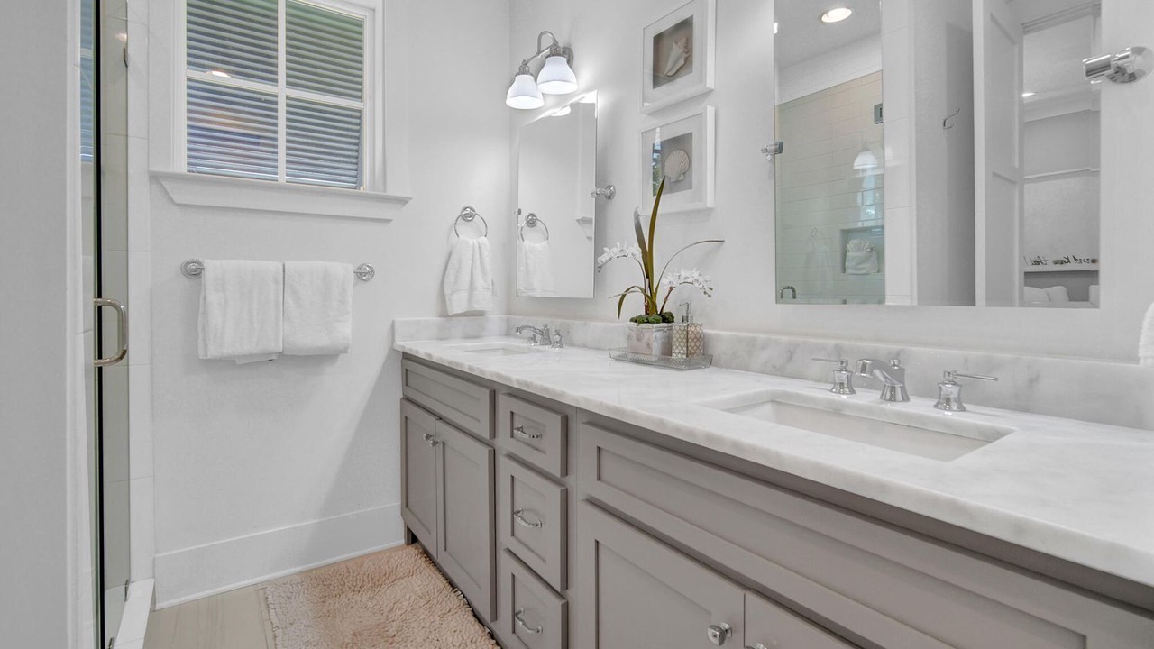 Photo of Bathroom in Greenway Park
