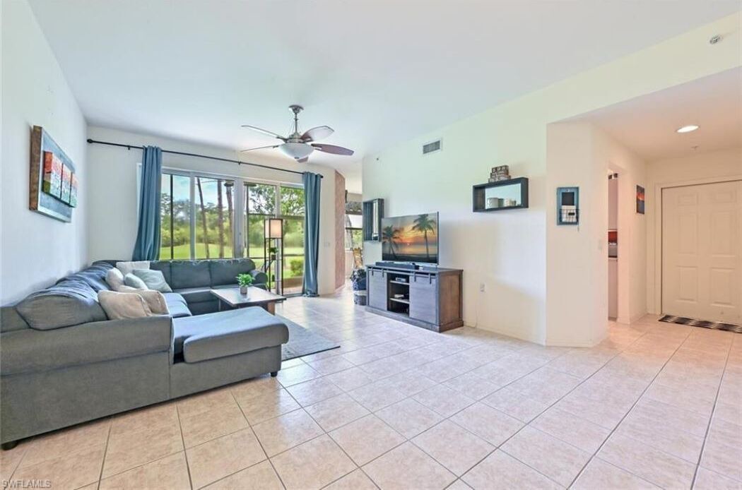 Photo of Livingroom in Naples