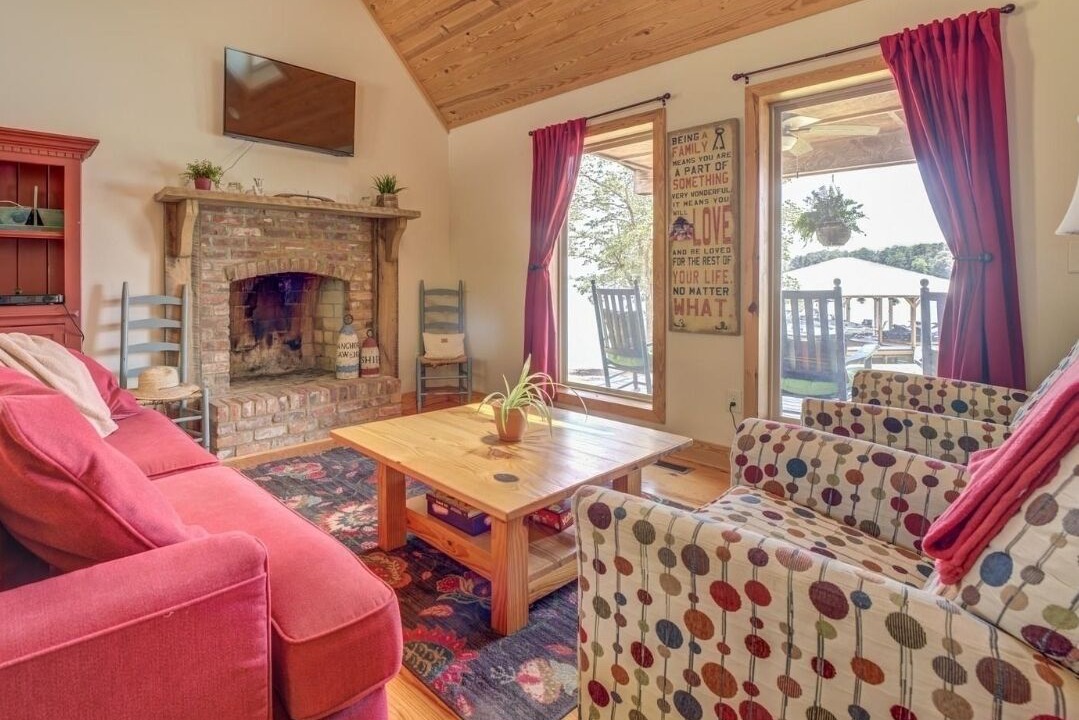 Photo of Livingroom in Monticello