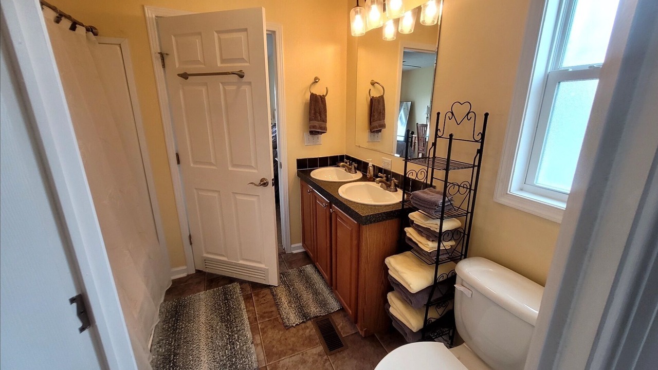 Photo of Bathroom in Grottoes