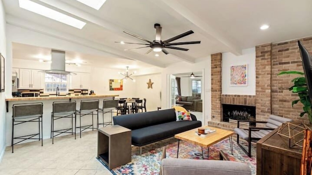 Photo of Livingroom in East Congress