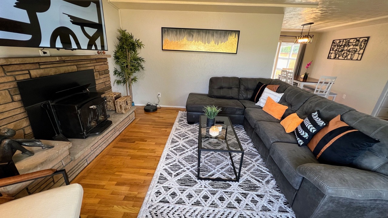 Photo of Livingroom in Parkland