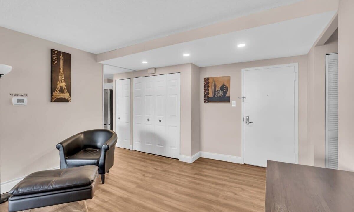 Photo of Livingroom in Crystal City