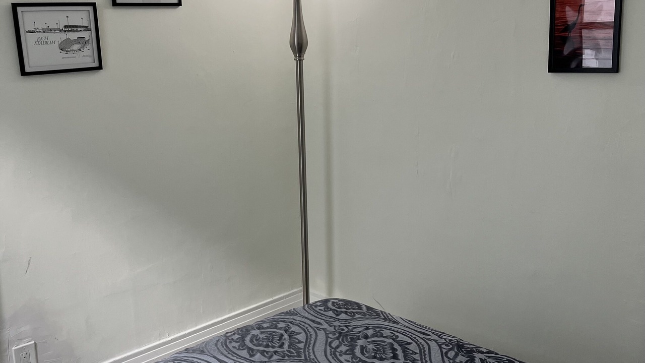 Photo of Bedroom in Front Park