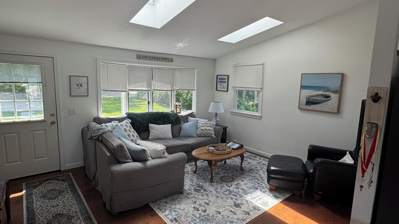 Photo of Livingroom in Saunderstown