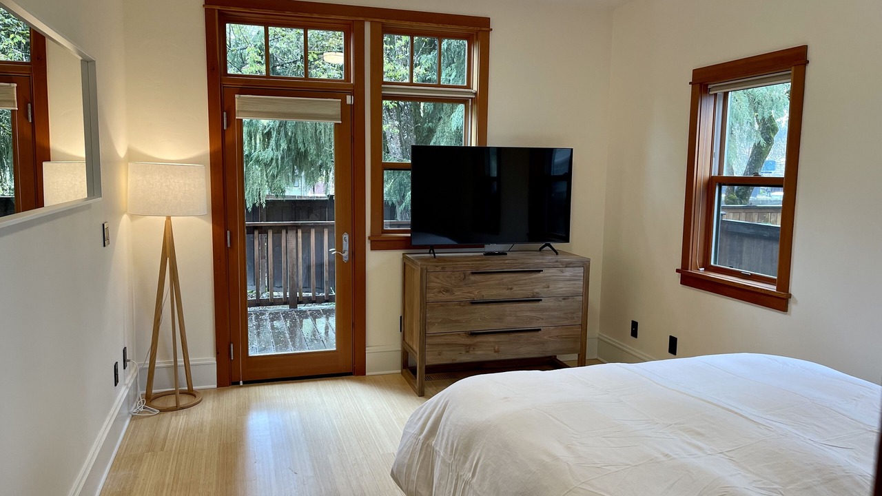 Photo of Bedroom in Amazon