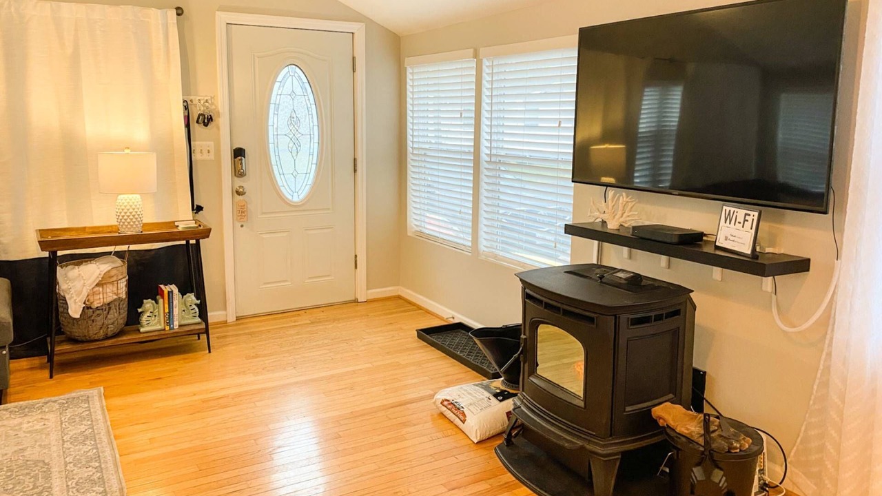 Photo of Livingroom in Edgewater