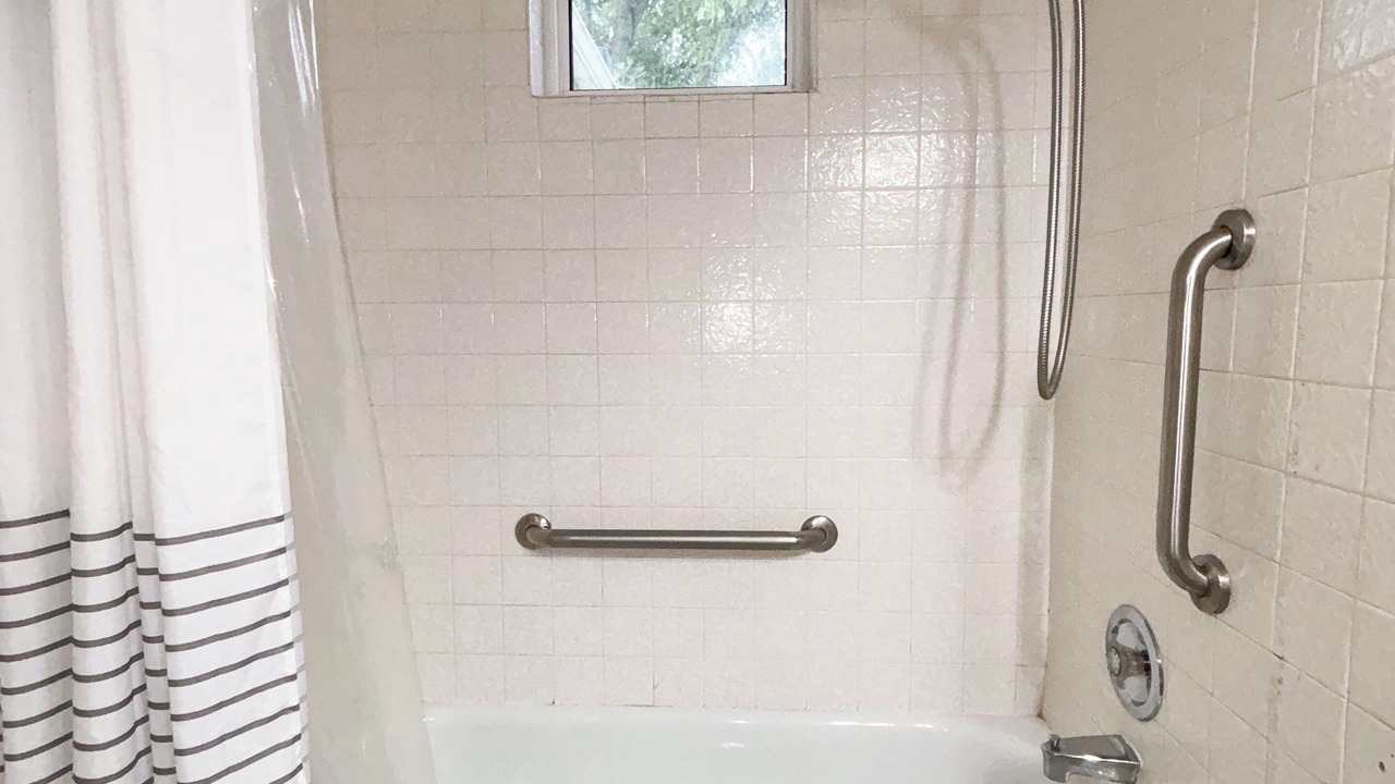 Photo of Bathroom in Anchor Bay Harbor