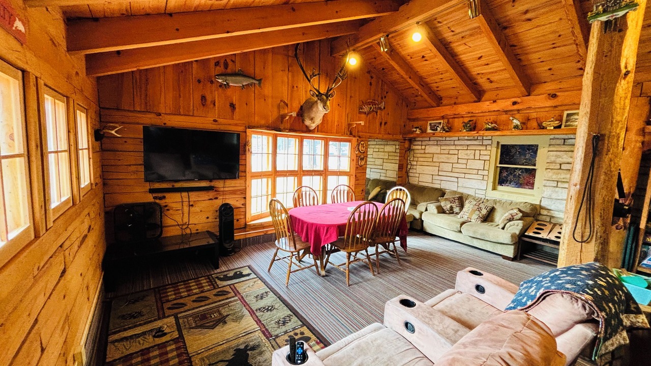 Photo of Livingroom in Eagle River
