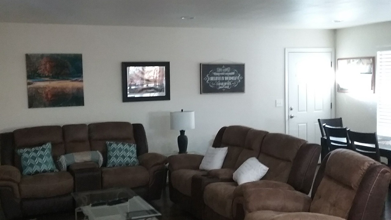 Photo of Livingroom in Roseburg