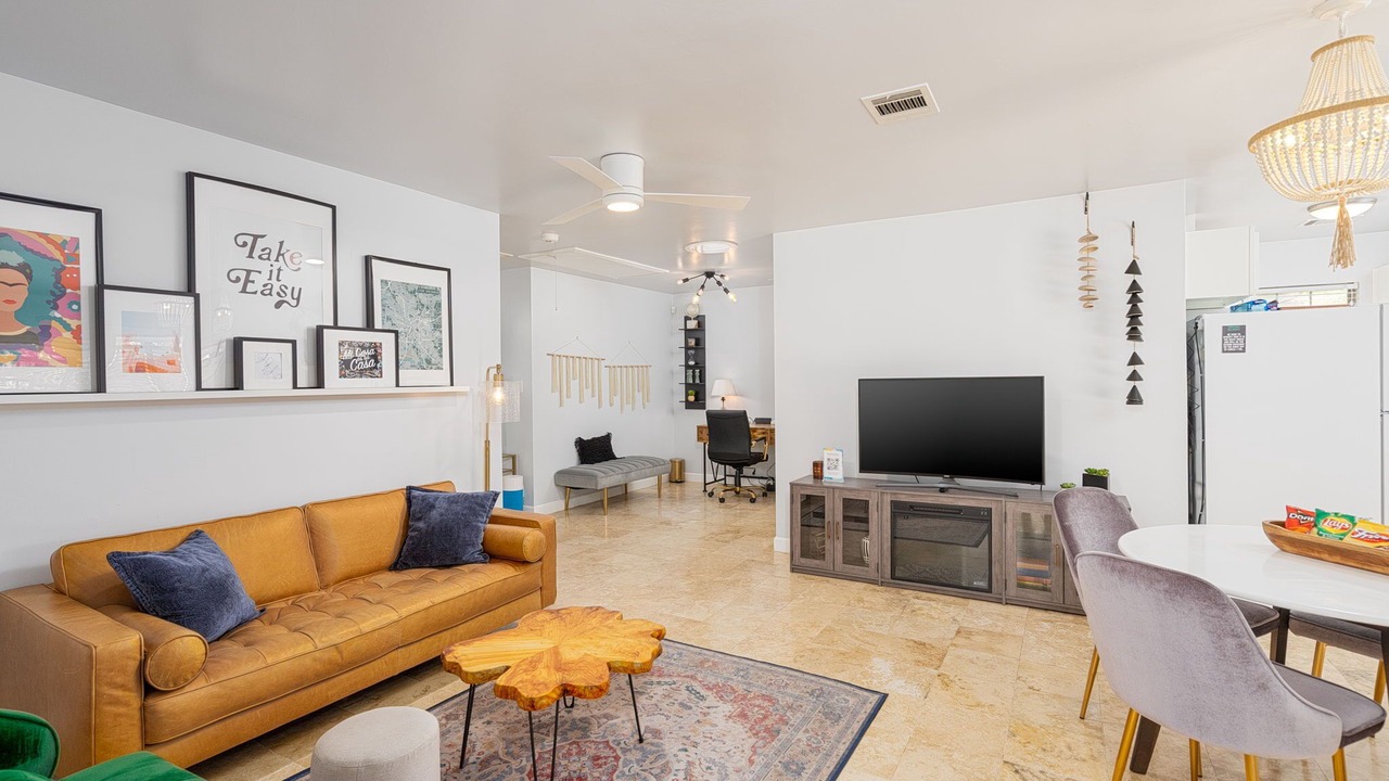 Photo of Livingroom in Helotes