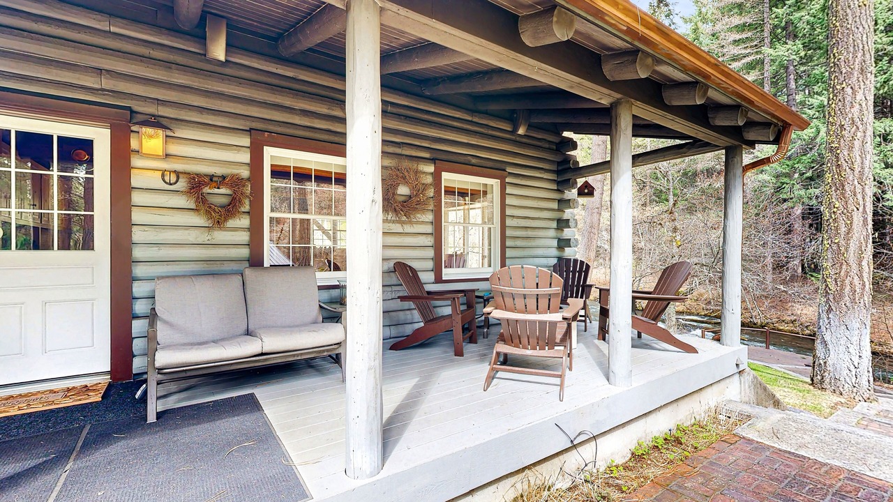 Photo of Patio Balcony in Trout Lake