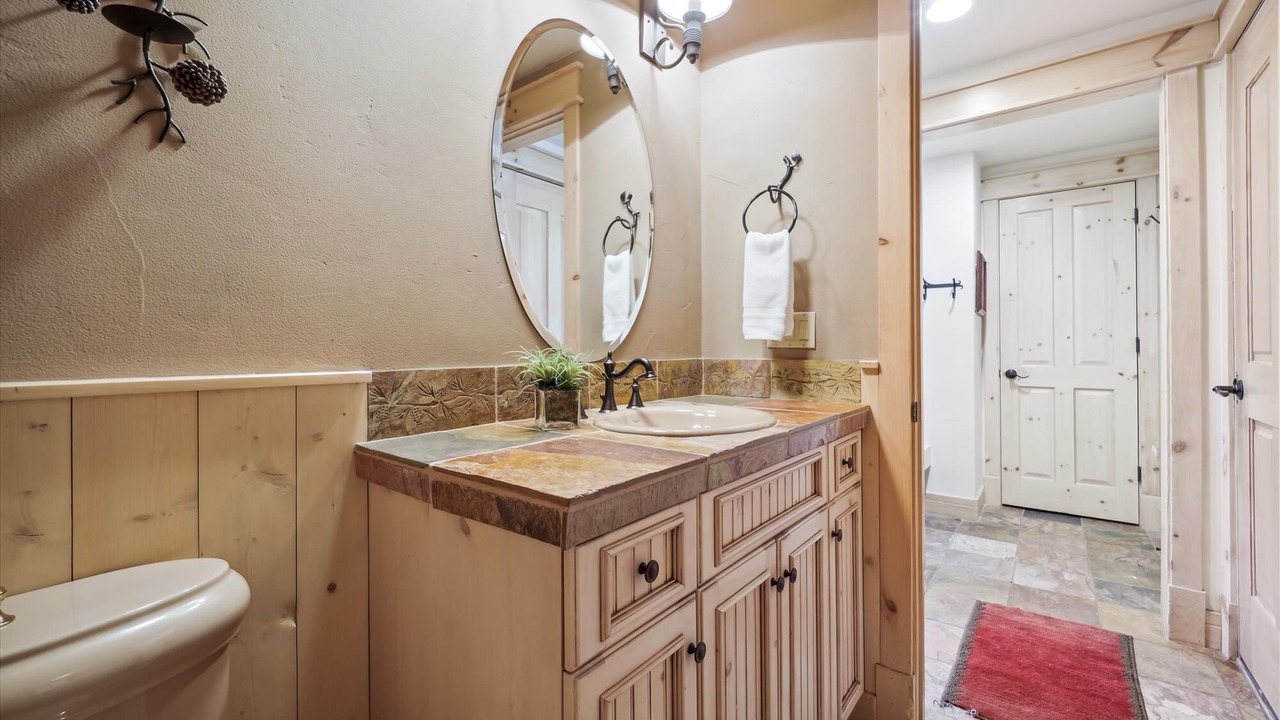 Photo of Bathroom in Peak 8