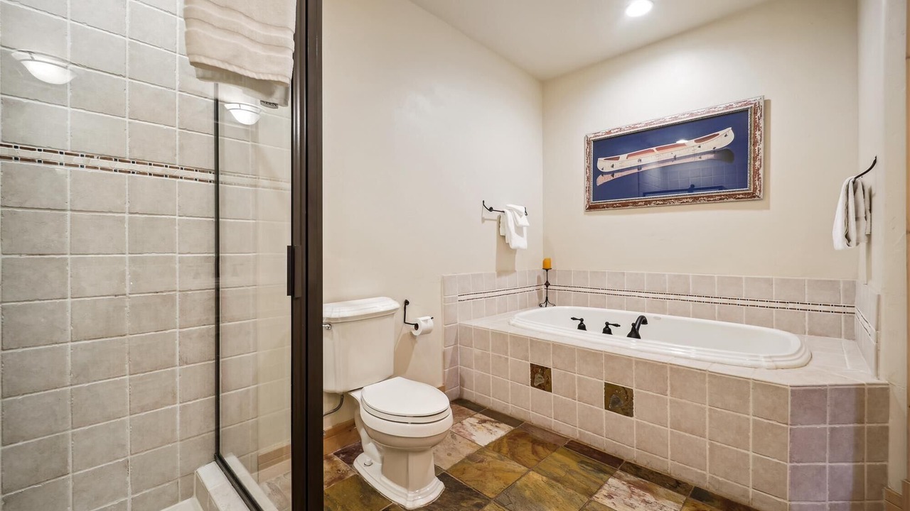Photo of Bathroom in Peak 8