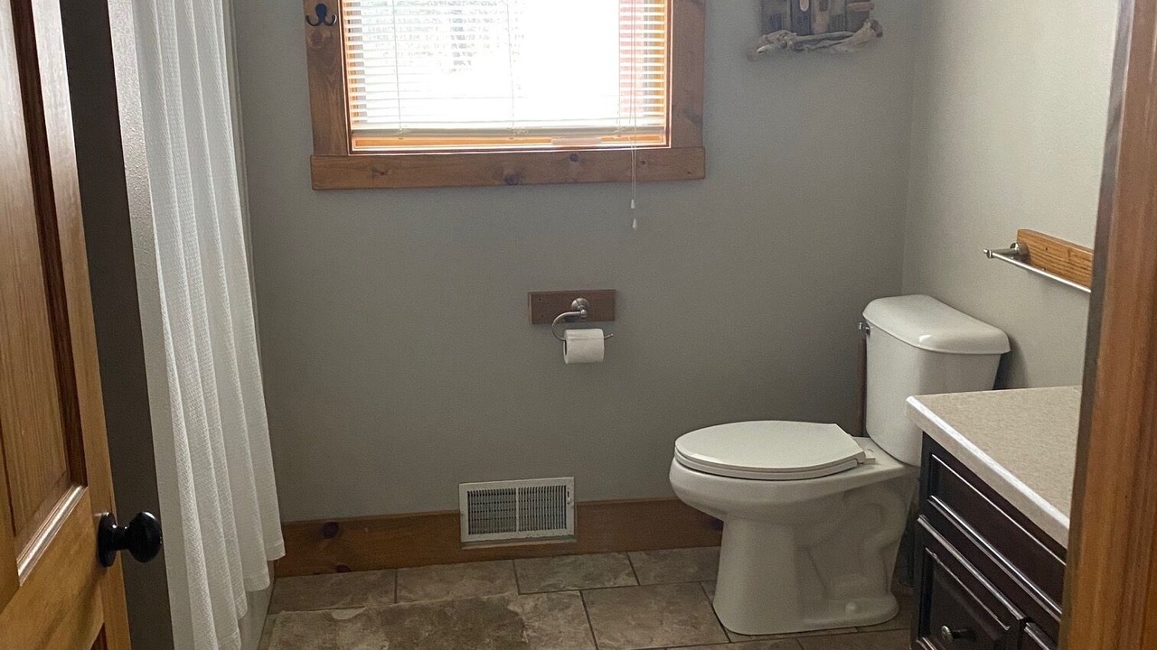Photo of Bathroom in Marenisco
